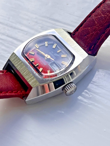 Vintage garuda twin - star, red